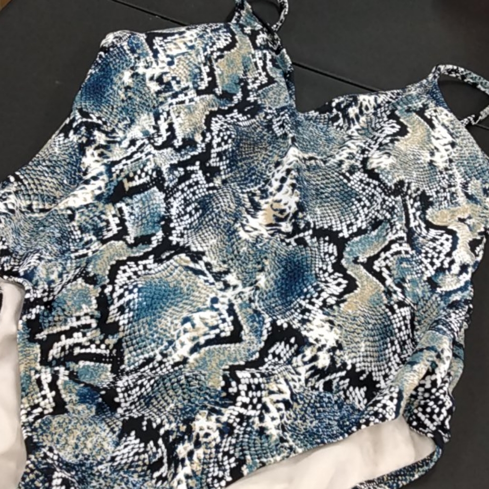 Snakeskin one piece bathing suit 🐍